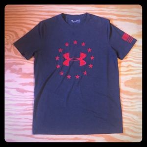 Under Armour shirt small loose